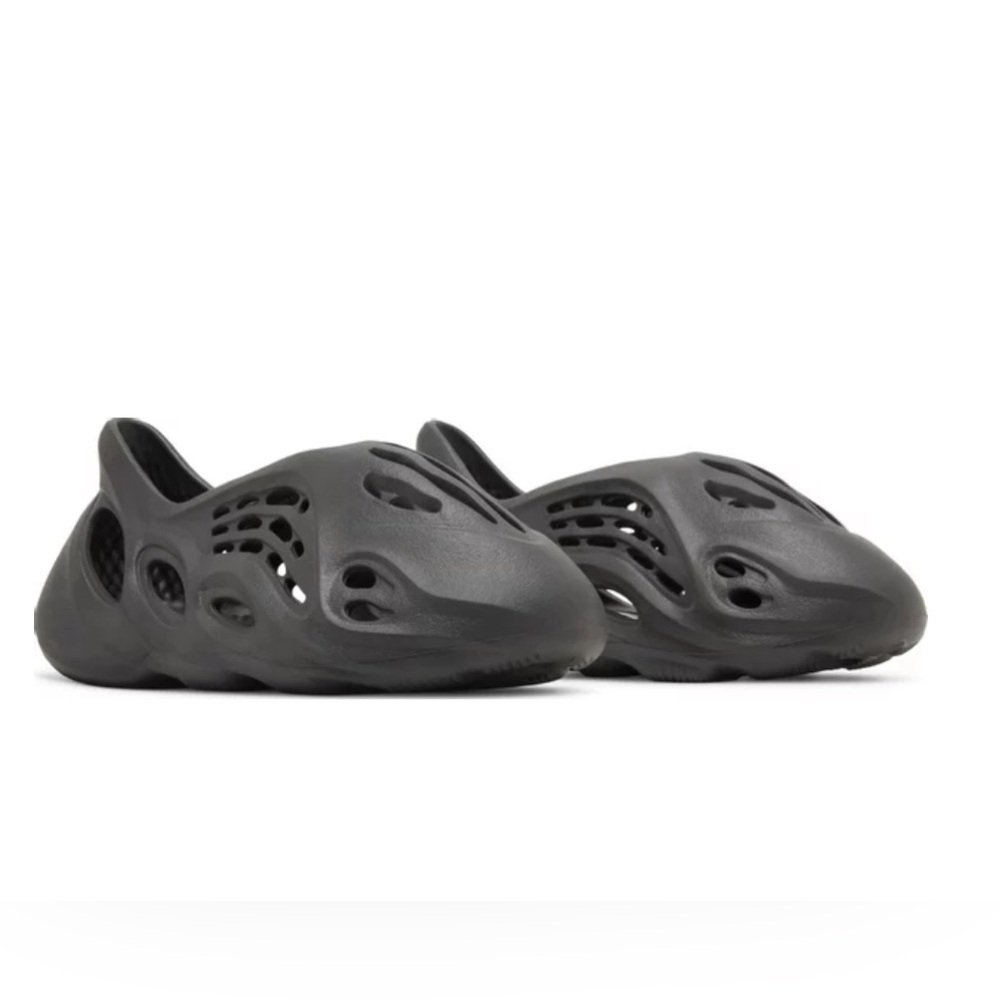 2022
Yeezy Foam Runner 'Onyx'